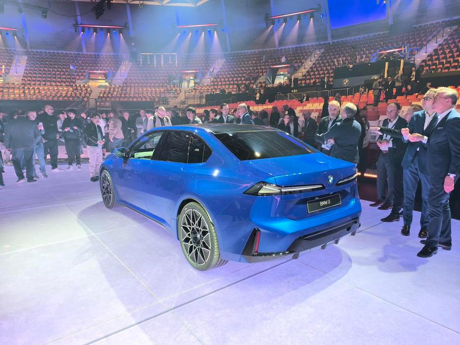 Je to druhý modelem rodiny Neue Klasse.