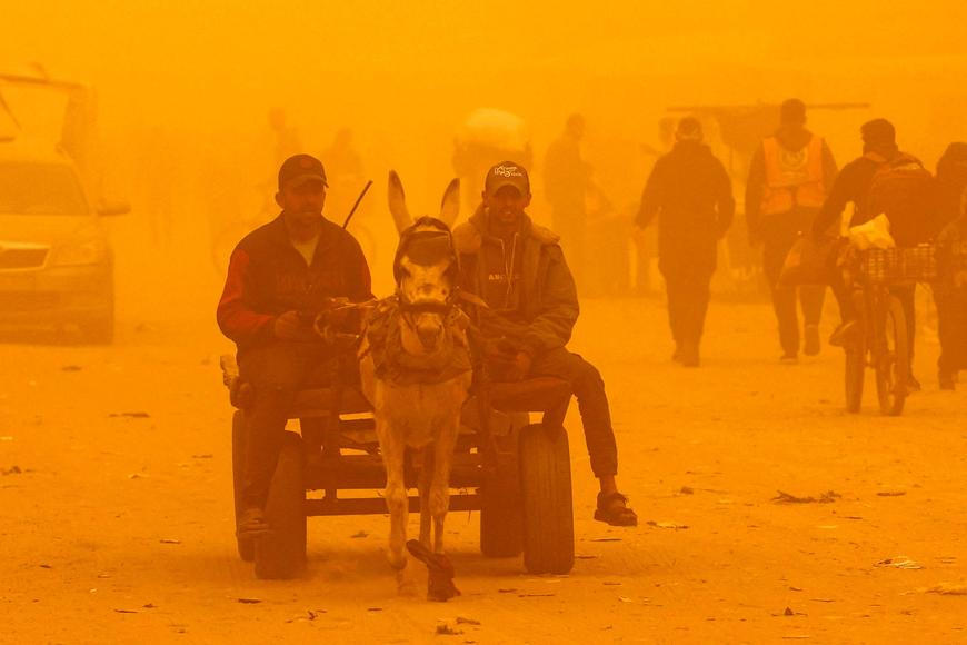 Písečná bouře proměnila Gazu v oranžovou pustinu