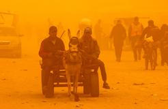 Písečná bouře proměnila Gazu v oranžovou pustinu