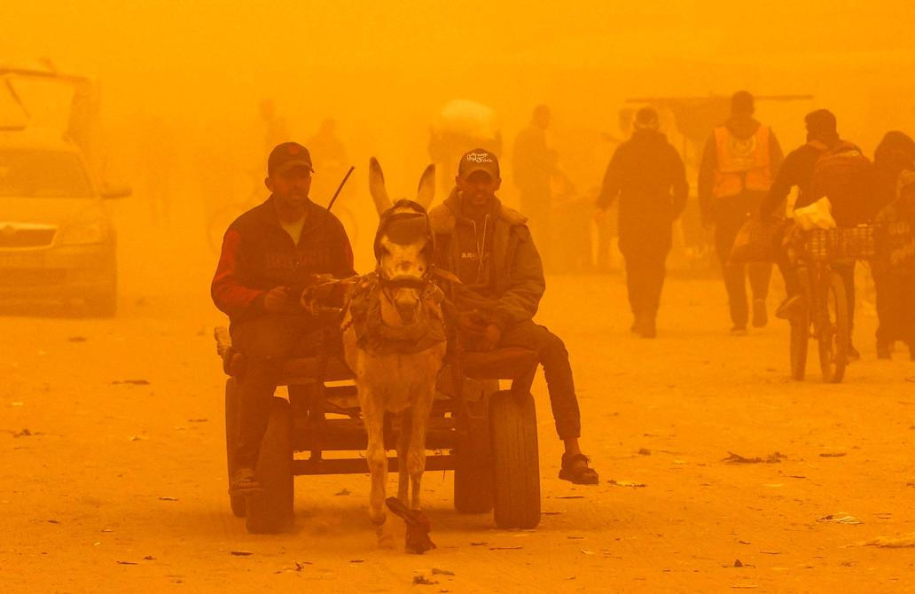 Písečná bouře proměnila Gazu v oranžovou pustinu