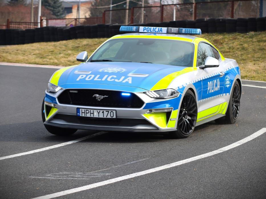 Polská policie má nové služební auto.