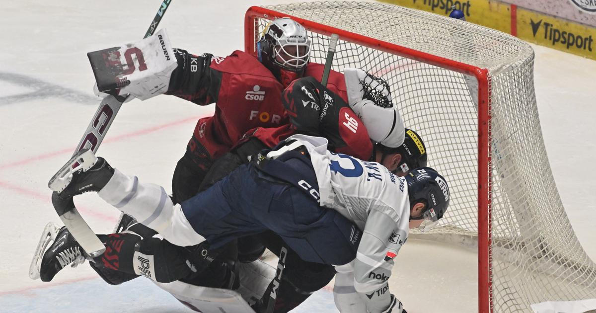 Šílený náraz hlavou do mantinelu. Petmana odvezli na nosítkách, Sparta vládla v Plzni