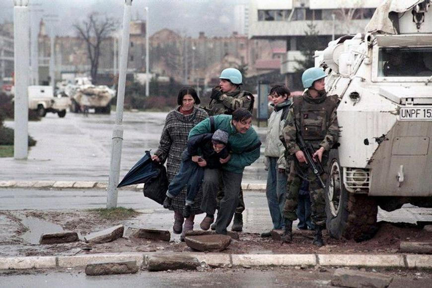 Hrůzné "safari". Zastřílet si na lidi jezdili do Sarajeva hlavně bohatí Italové, tvrdí novinář