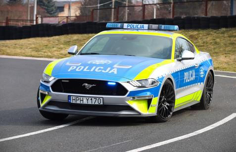 Polská policie má nové služební auto.