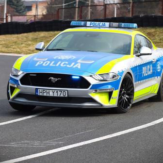 Polská policie má nové služební auto.