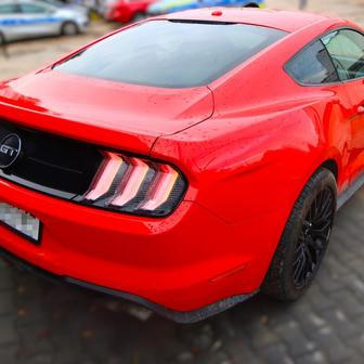 Takto vypadal Mustang předtím, než se oděl do policejních barev.