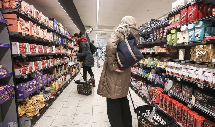 Ilustrační foto - nakupování, taška, nákup, obchod, Albert, nákupní centrum, obchodní dům, supermarket, potraviny, ekonomika
