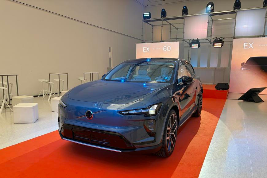 „Byl to shitstorm, ale my jsme Volvo, takže se není čeho bát.“ Novinka EX60 má neobvyklé kliky