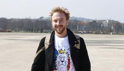 Předseda spolku Milion chvilek pro demokracii Mikuláš Minář v místech, kde tento spolek pořádá za pouhé dva dny velkou protivládní demonstraci.