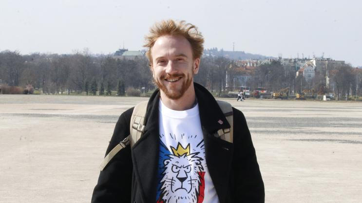 Předseda spolku Milion chvilek pro demokracii Mikuláš Minář v místech, kde tento spolek pořádá za pouhé dva dny velkou protivládní demonstraci.