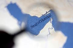 Ilustrace ukazuje mapu zobrazující Hormuzský průliv a Írán