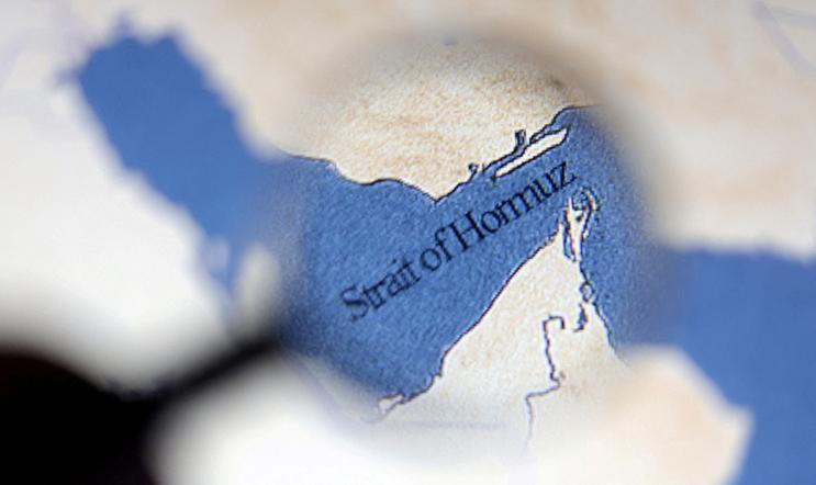 Ilustrace ukazuje mapu zobrazující Hormuzský průliv a Írán