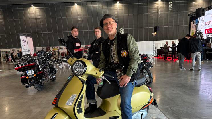 	
David Matásek na Vespě GTS