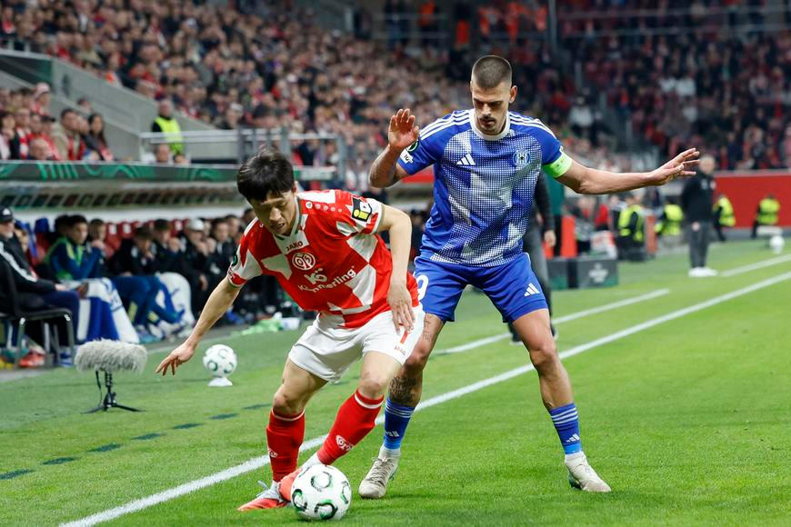 Vzdor Olomouce trval v Německu poločas. Pak Mohuč dvěma góly rozhodla o postupu