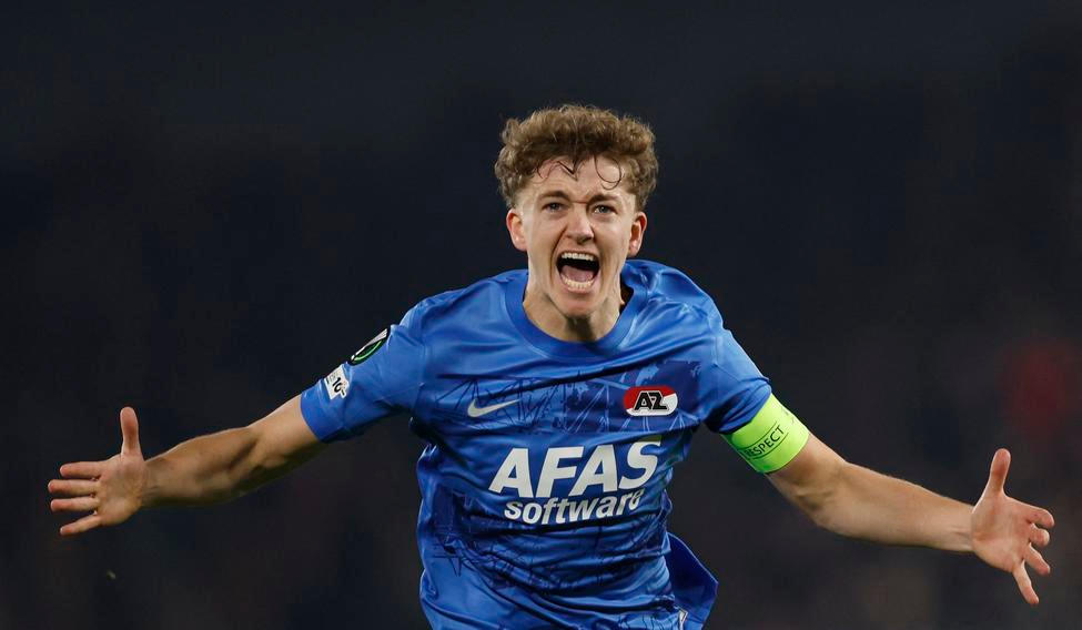 Sven Mijnans slaví gól Alkmaaru proti Spartě v Konferenční lize.