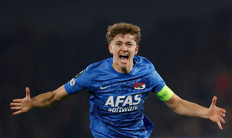 Sven Mijnans slaví gól Alkmaaru proti Spartě v Konferenční lize.
