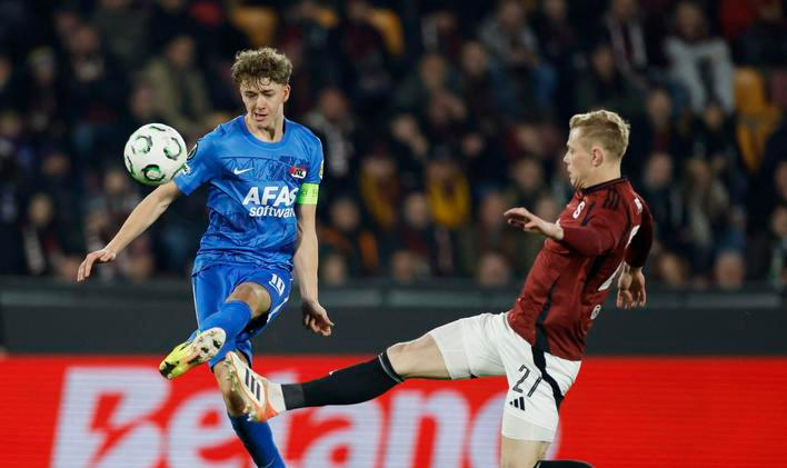 Filip Panák ze Sparty v utkání proti Alkmaaru v Konferenční lize