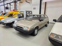 Bertoneho návrh Favoritu s karoserií kupé později převedli do reality až v Československu. Vznikl jediný kus, podobnou boční linku kolem oken italský designér později použil u některých citroënů.