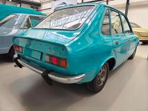 Škoda 720 je známá asi každému, menší typ 740 už ale nikoliv. Přitom se měly navzájem doplňovat, i když nesdílely vlastně jediný díl. Škodu 740 navrhl Josef Čech a měla motor vpředu s pohonem zadních kol. Vznikl jediný prototyp.