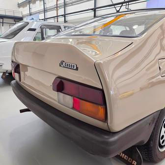 Na přelomu 70. a 80. let vznikly tři prototypy 748. Tento poslední čtvrtý byl postavený v roce 1985 v Kvasinách.