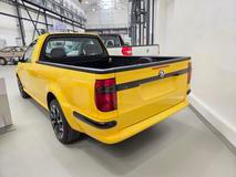 Jak správně poznáváte, zadní část pochází z Felicie. Pod kapotou je turbodiesel 1.9 TDI se 74 kW a ještě loni tento žlutý vůz automobilce sloužil.