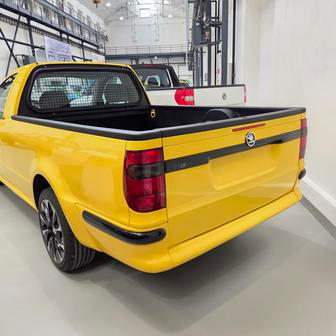 Jak správně poznáváte, zadní část pochází z Felicie. Pod kapotou je turbodiesel 1.9 TDI se 74 kW a ještě loni tento žlutý vůz automobilce sloužil.