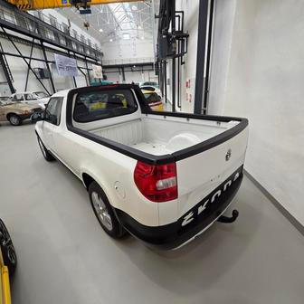 Yeti z roku 2012 využívá v zadní části auta podlahu VW Caddy Maxi. Jinak má pohon všech kol a prodloužený je o 644 mm.