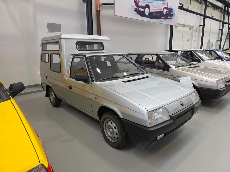 Osobní verze užitkového Favoritu z roku 1991 do výroby také nepronikla, třebaže standardní Favorit se užitkové varianty i s nástavbou dočkal.