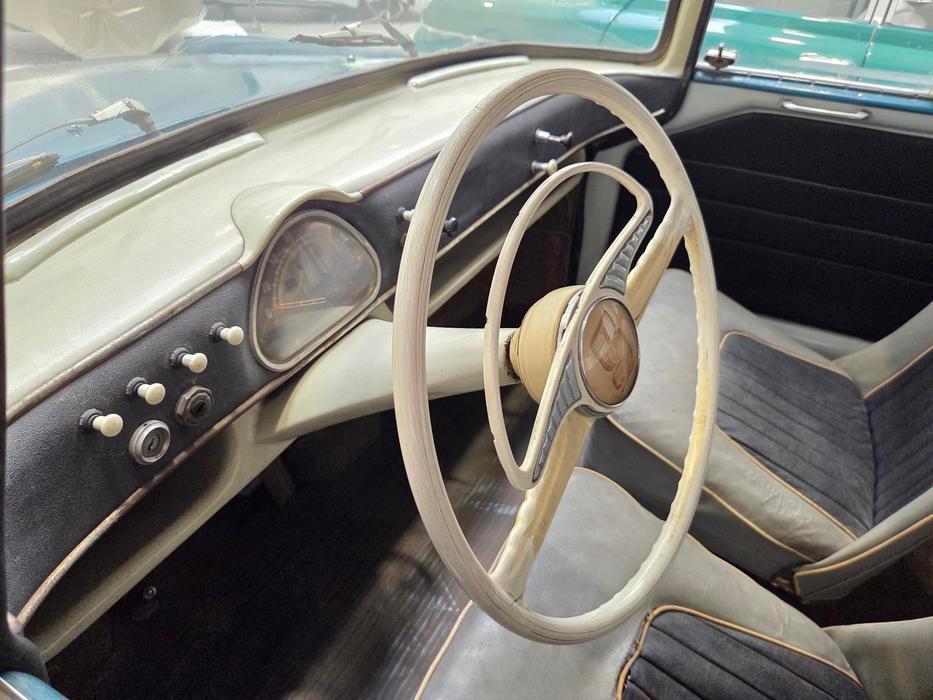 Pohled do interiéru 976 připomíná spíše Octavii či Spartak.