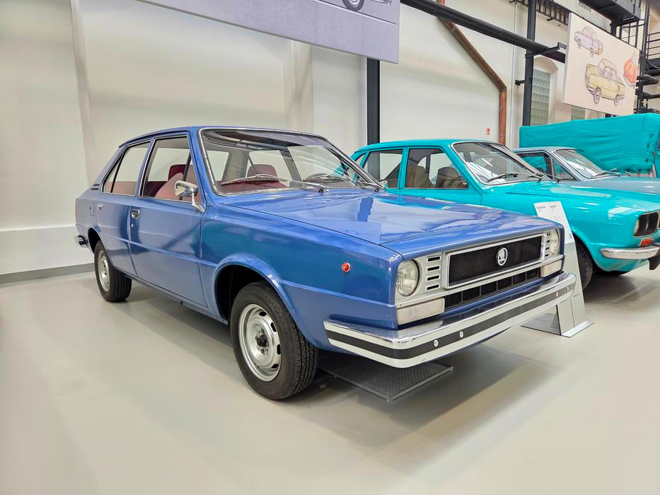 To řadu 760 měla Škoda dělat spolu s Wartburgem a Trabantem. Ani jedna strana ale ze společného projektu nebyla nadšená a kooperace se tak rychle ukázala jako neefektivní. Českému prototypu zpočátku navrhl karoserii Italdesign, podobně jako u typu 720.