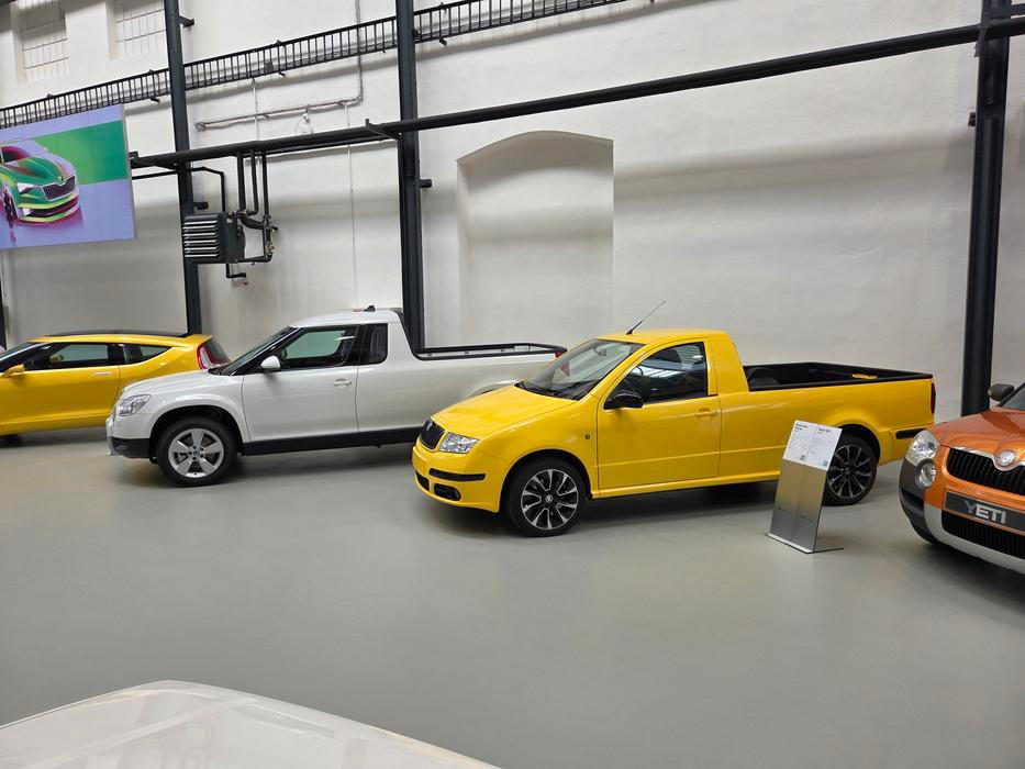 O existenci pick-upů na základě Fabie a Yetiho asi věděl donedávna jen málokdo. Oba vznikly v rámci interního vývoje, fabií bylo dokonce více, používaly se třeba na převážení různých dílů v rámci Škoda Auto.