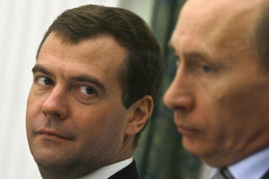 Zdříml si při Putinově projevu, sliboval porážku nepřátel Ruska, a nakonec Medveděv odjel s prázdnou