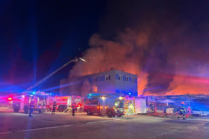 „Výrobní centrum izraelských zbraní." K útoku v Pardubicích se hlásí podzemní skupina