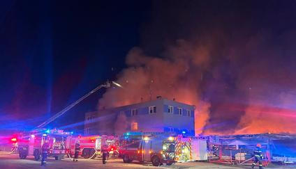 Požár haly v Pardubicích.