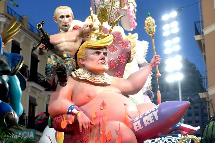 Obrazem: Kdo se bojí Trumpa? Valencie ho spálila spolu s Putinem a Netanjahuem