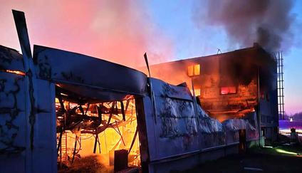 Požár haly Elbit v Pardubicích.
