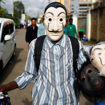 Škoda tyhle fotky minout: hravá Lilly, neposlušná vlečka nebo skutečný Matrix