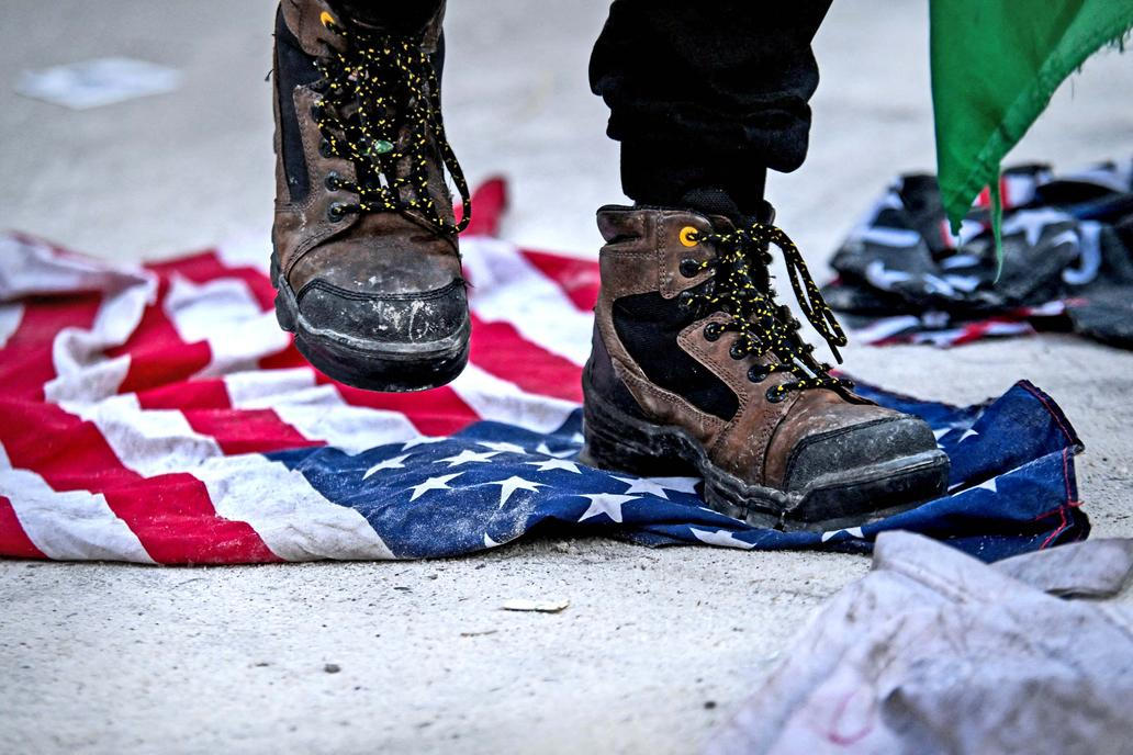 Škoda tyhle fotky minout: hravá Lilly, neposlušná vlečka nebo skutečný Matrix