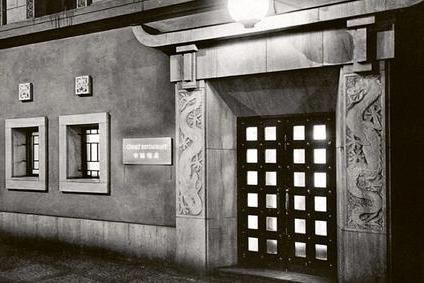 Budovu, ve které legendární restaurace sídlila, ve Vodičkově ulici dnes již nenajdete.