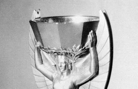 Slavnou soška roku 1928 vytvořil sochař Abel Lafleur ve stylu art deco z pozlaceného stříbra a lapisu lazuli, což je uhrančivě modrý kámen, který se už od antiky užíval pro nejrůznější dekorativní předměty, obrazy i šperky.