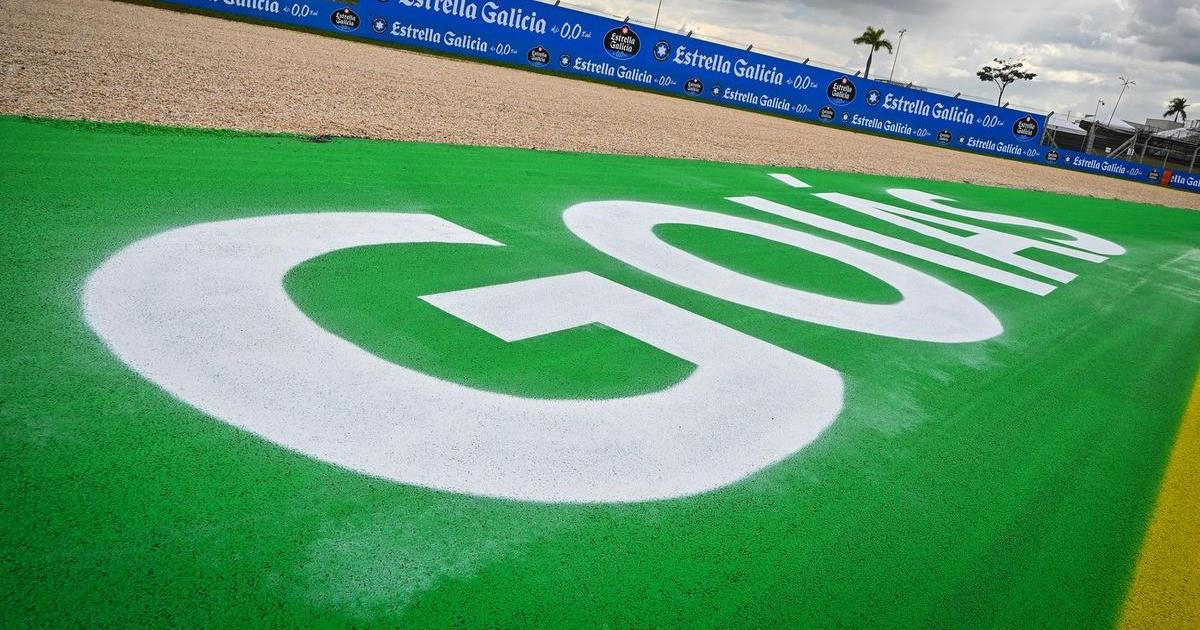 Všude kolem bláto. Salačovi a spol. zachraňovali závody, pomáhali i brazilští vězni