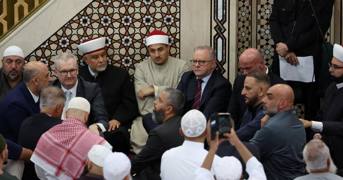 „Dostaňte ho odsud.“ Část věřících vypískala australského premiéra v mešitě v Sydney