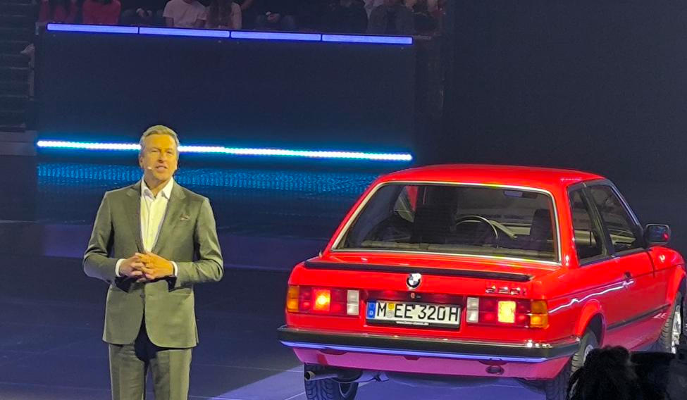 Odcházející šéf BMW Oliver Zipse při premiéře modelu i3 v Mnichově