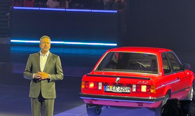 Odcházející šéf BMW Oliver Zipse při premiéře modelu i3 v Mnichově