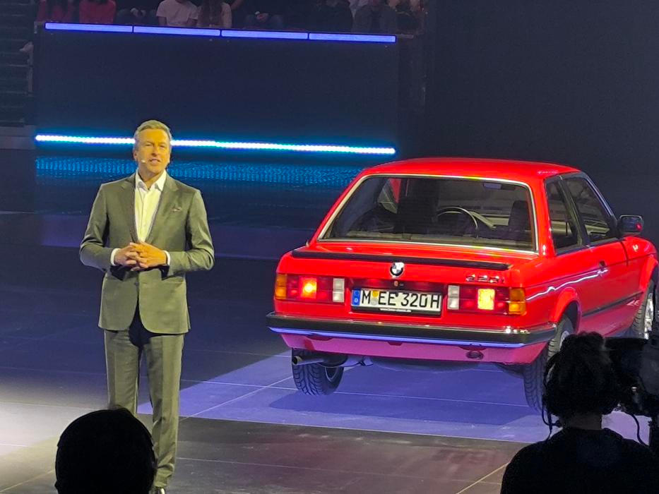 Odcházející šéf BMW Oliver Zipse při premiéře modelu i3 v Mnichově