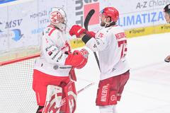 brankář Marek Mazanec, Richard Nedomlel