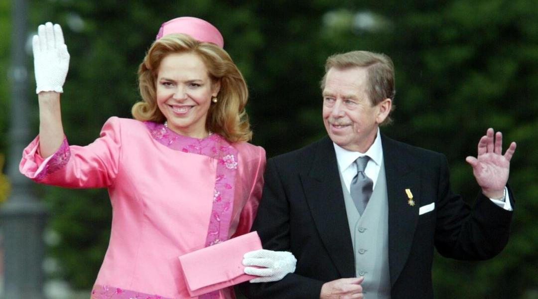 Dagmar Havlová pojala povinnosti první dámy jako svou novou hereckou roli a šlo jí to s noblesou.