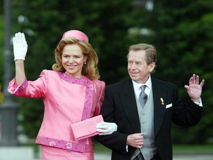 Dagmar Havlová pojala povinnosti první dámy jako svou novou hereckou roli a šlo jí to s noblesou. (Zde na svatbě španělského korunního prince Felipa v květnu 2004.)