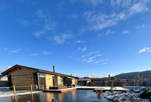 Ještě před pár lety přitom s partnerem žili jako mnoho jiných mladých párů – v malém nájemním bytě. Zlom přišel v roce 2017, kdy tak trochu náhodou získali stavební pozemek. A pak už to šlo rychle.