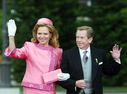 Dagmar Havlová pojala povinnosti první dámy jako svou novou hereckou roli a šlo jí to s noblesou.